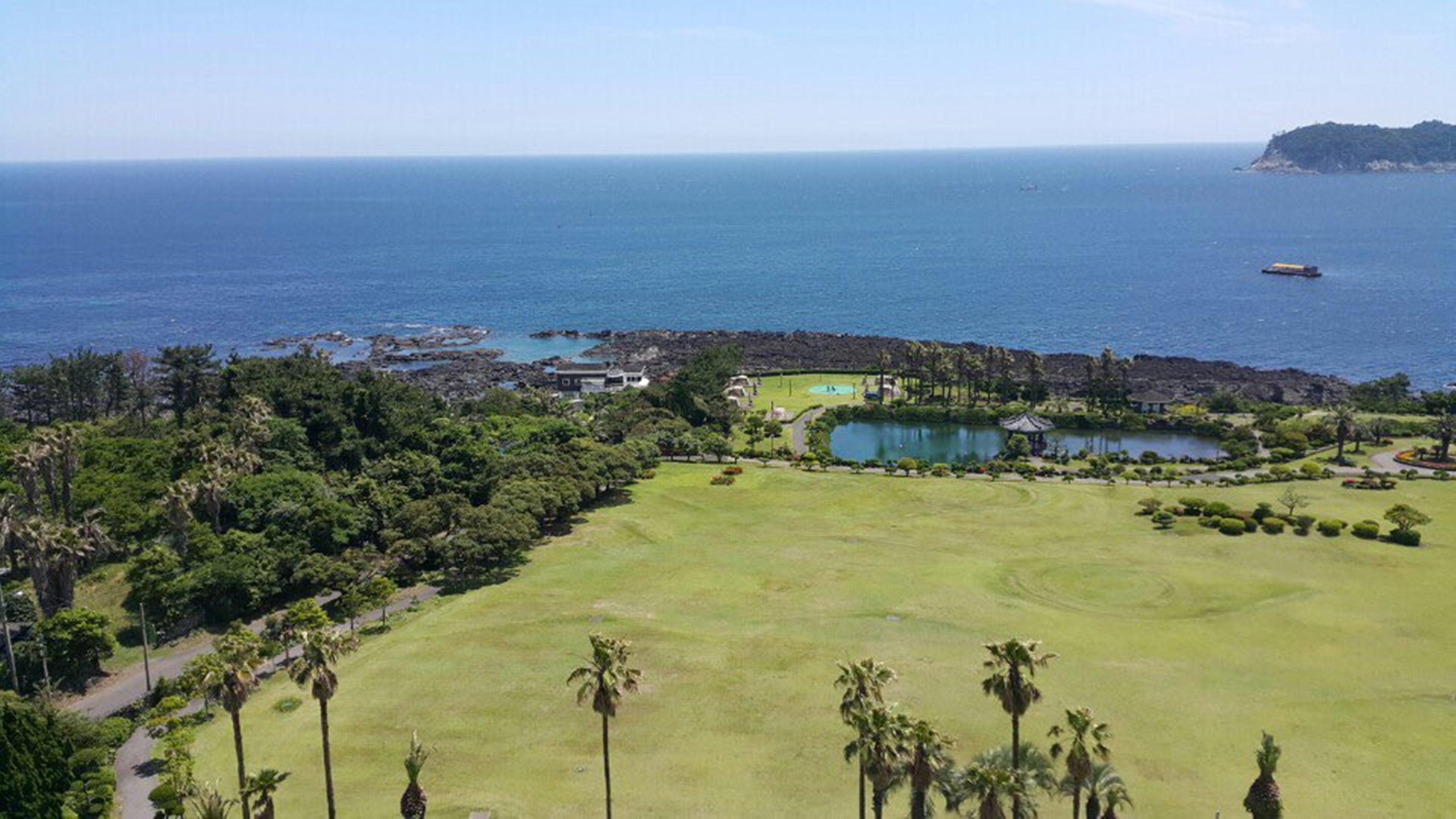 Seogwipo Kal Hotel Εξωτερικό φωτογραφία View of the golf course