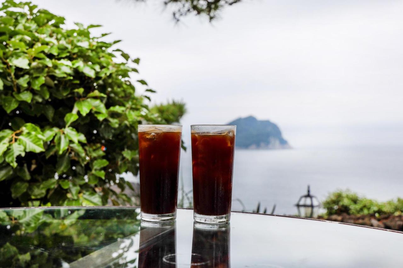 Seogwipo Kal Hotel Εξωτερικό φωτογραφία Two glasses of iced coffee