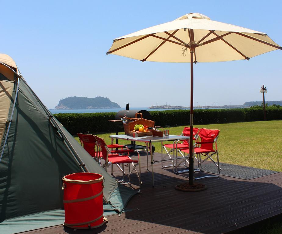 Seogwipo Kal Hotel Εξωτερικό φωτογραφία Camping at the park