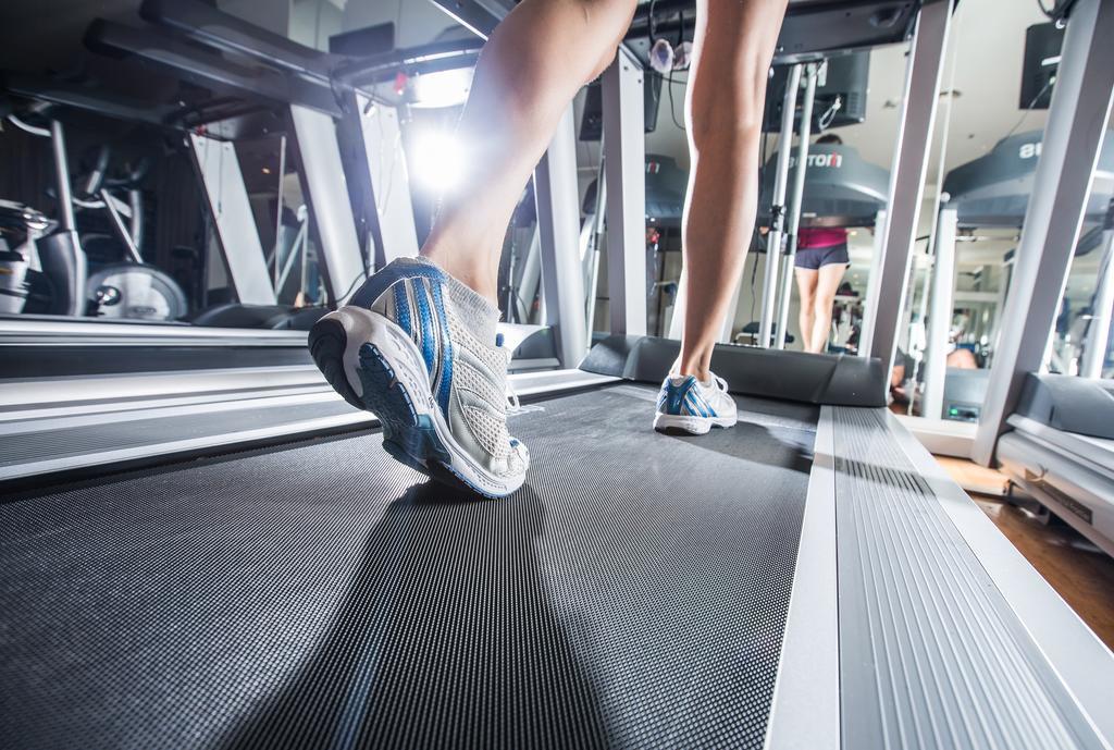 Seogwipo Kal Hotel Εξωτερικό φωτογραφία A treadmill in use