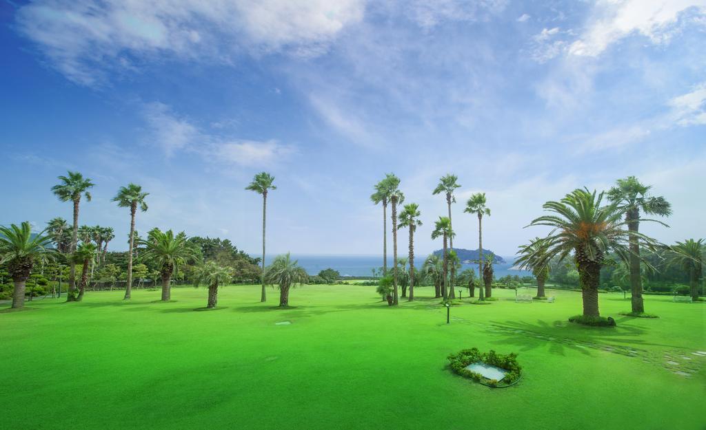 Seogwipo Kal Hotel Εξωτερικό φωτογραφία Golf course in Jeju Island